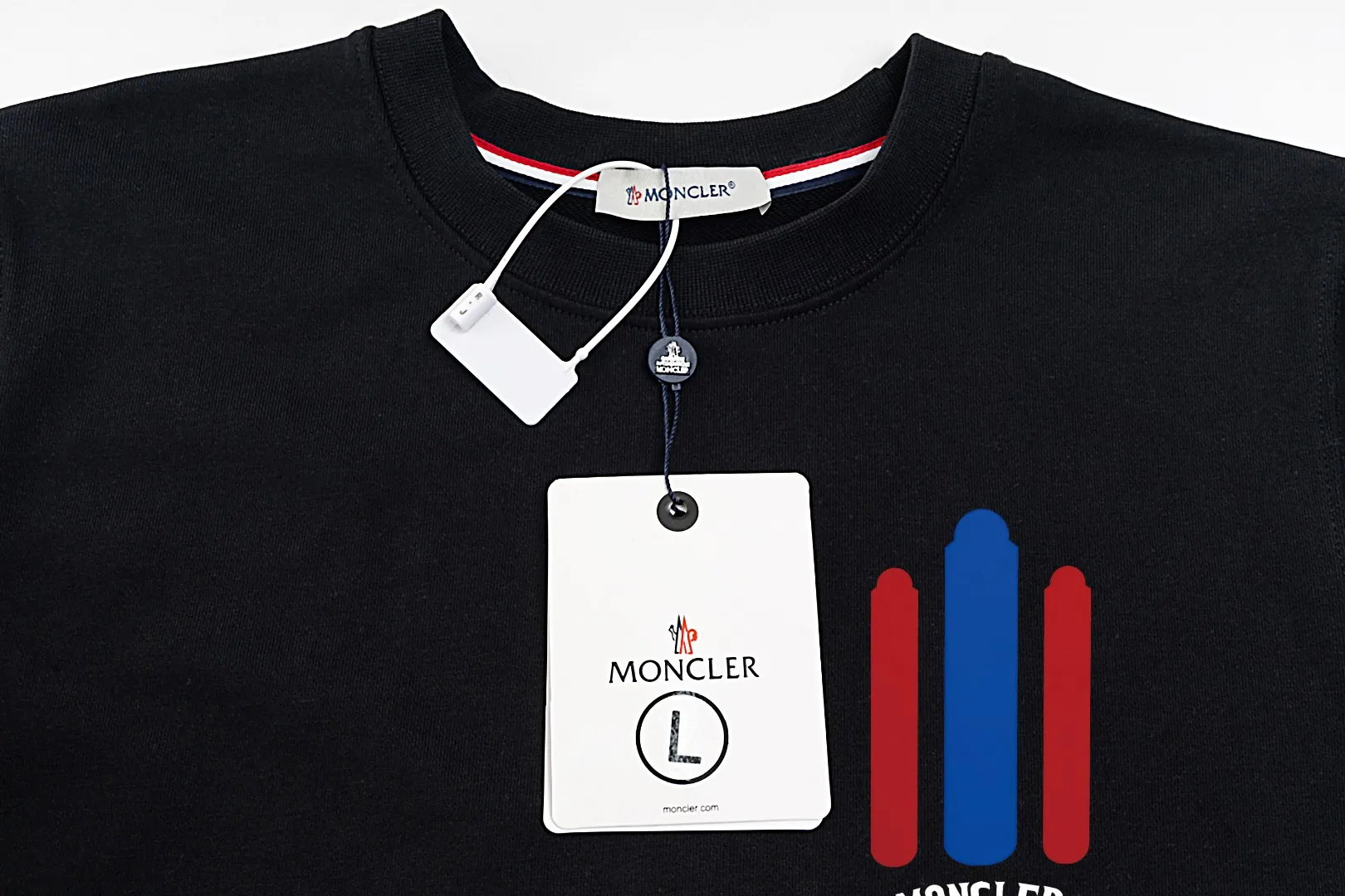 【 Quality】【 MONCLER】【In Stock 】 2024 New Arrival Premium 3D LOGO ， ， Premium ⚠️ ： 460 ， 21S 10S 26/2 1*1 ！ ， ， ， ， ， ！ Same Style ✔️ Same Style： ❗ ✔️【 Same Style， In Stock！】 ➡️Size：S M L XL XXL ➡️ ：Black White ⚠️Size Size
